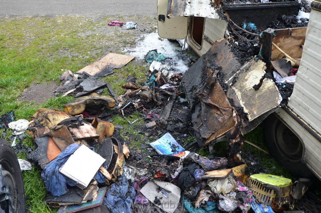 Wohnmobil ausgebrannt Koeln Porz Linder Mauspfad P051.JPG - Miklos Laubert